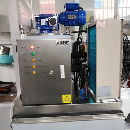 300公斤片冰機(jī)交付四川綿陽(yáng)某火鍋店