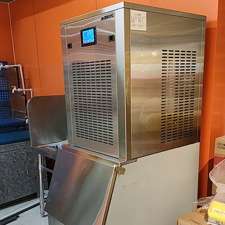 300公斤雪花制冰機交付深圳某料理店