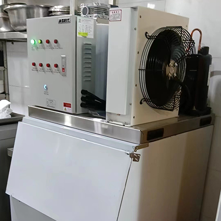 300公斤片冰機交付重慶九龍坡某火鍋店